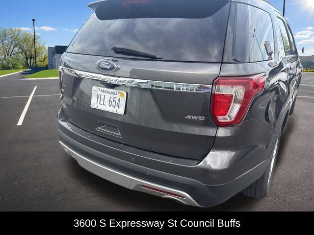Used 2017 Ford Explorer XLT w/ Equipment Group 202A AWD/4WD image 8