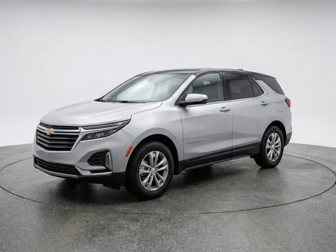 Used 2025 Chevrolet Equinox LT image 3