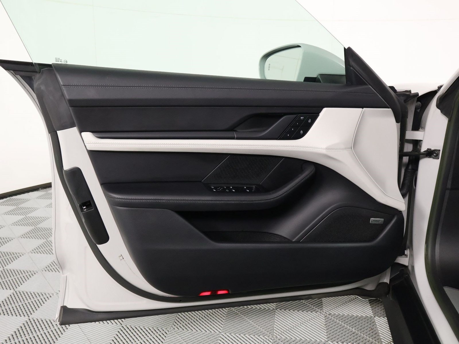 Certified 2023 Porsche Taycan 4S AWD/4WD image 20