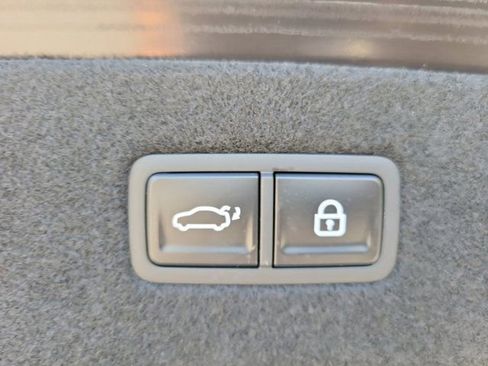 Used 2025 Genesis G90 3.5T AWD/4WD image 7