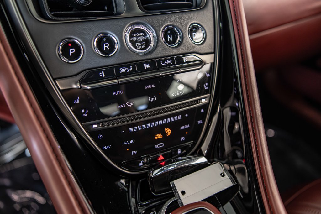 Used 2018 Aston Martin DB11 Coupe RWD image 27