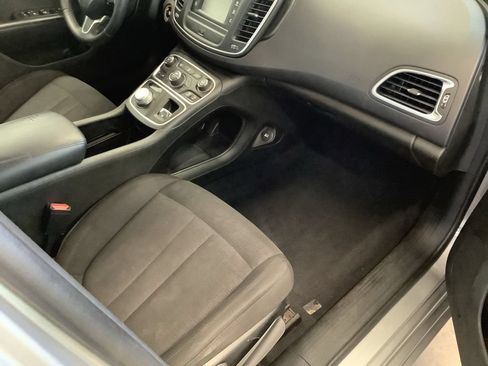 Used 2015 Chrysler 200 Limited w/ Convenience Group FWD image 17