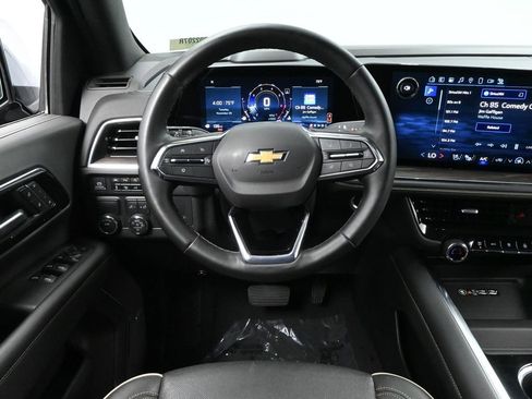 Used 2025 Chevrolet Suburban Premier image 9