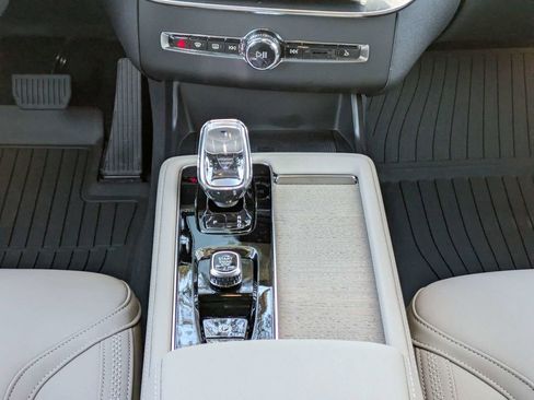 New 2026 Volvo XC90 T8 Plus w/ Protection Package Premier AWD/4WD image 19