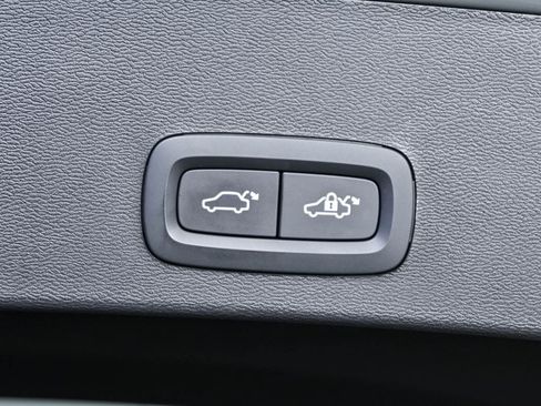 Certified 2026 Volvo XC40 B5 Plus AWD/4WD image 32