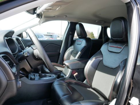 Used 2022 Jeep Cherokee Trailhawk w/ Sound & Nav Group image 34