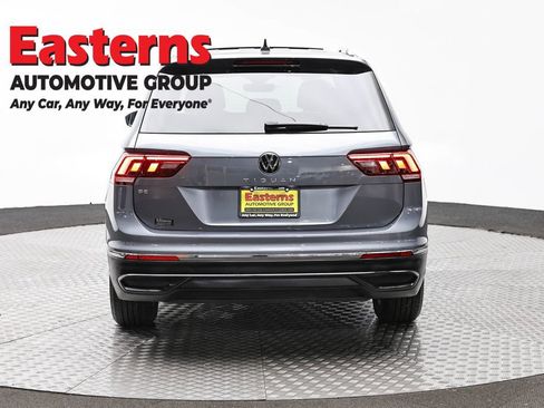 Used 2022 Volkswagen Tiguan SE w/ Panoramic Sunroof Package image 6