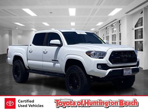 Certified 2020 Toyota Tacoma SR5 RWD image 1