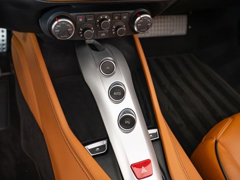 Used 2015 Ferrari California T RWD image 8