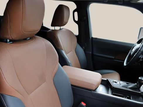 Used 2025 Lexus GX 550 w/ Cold Area Package AWD/4WD image 22