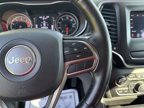 Used 2019 Jeep Cherokee Latitude Plus FWD image 16