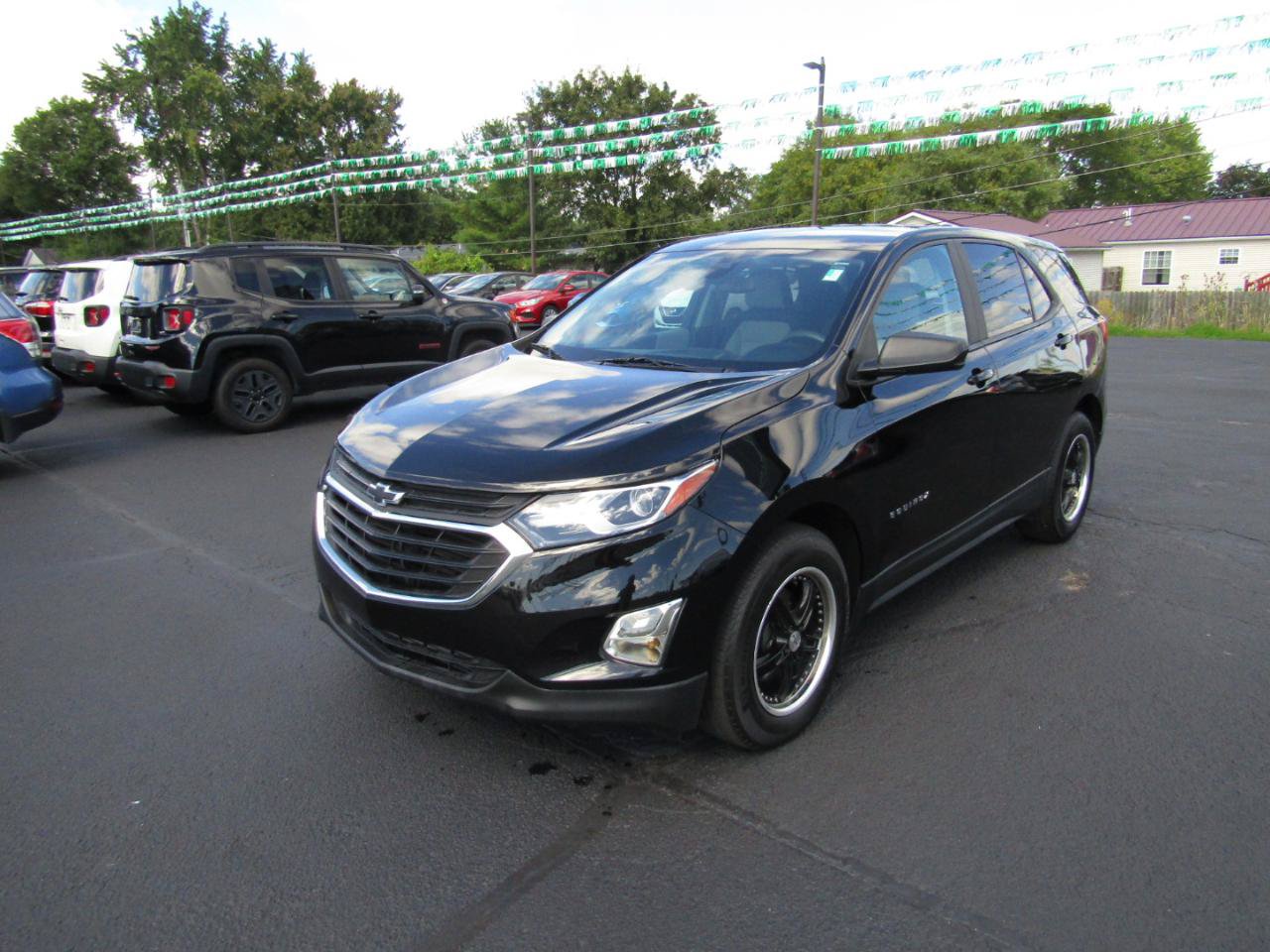 Used 2020 Chevrolet Equinox LS w/ LS Convenience Package FWD image 3