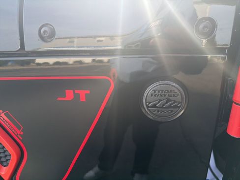 Used 2022 Jeep Gladiator Sport image 31