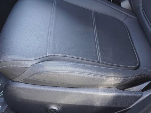 Used 2025 Mercedes-Benz C 300 Sedan image 12