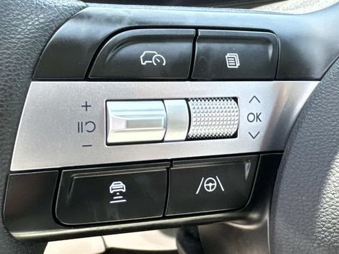 Used 2025 Hyundai Tucson SE FWD image 32