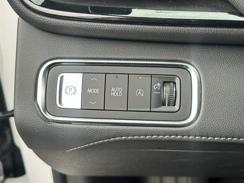 Used 2025 Buick Enclave Preferred FWD image 12