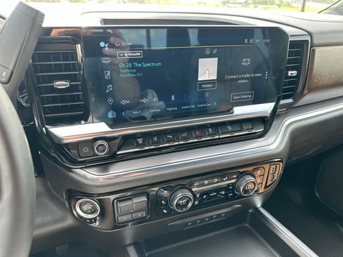 Used 2024 Chevrolet Silverado 2500 High Country w/ Technology Package AWD/4WD image 16