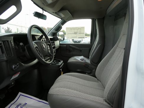 New 2025 GMC Savana 3500 w/ Power Convenience Package image 32