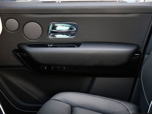 Used 2023 Rolls-Royce Cullinan AWD/4WD image 11