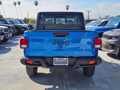 New 2026 Jeep Gladiator Sport AWD/4WD image 6
