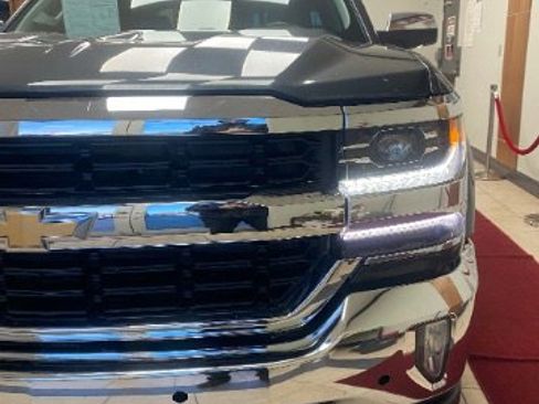 Used 2018 Chevrolet Silverado 1500 LTZ image 11