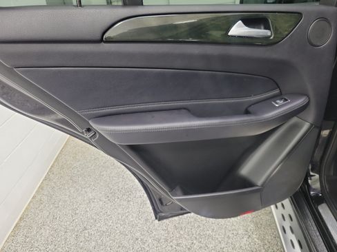 Used 2019 Mercedes-Benz GLE 400 4MATIC image 16