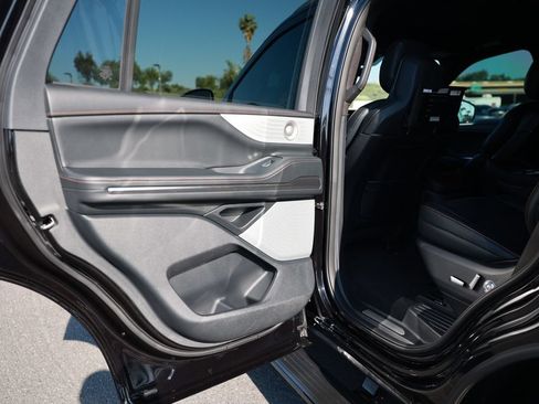 Used 2025 Lincoln Navigator Black Label AWD/4WD image 40