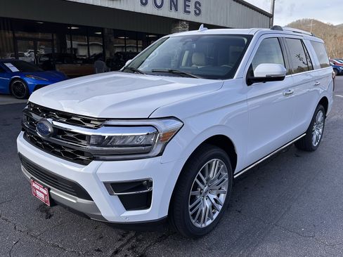 Used 2024 Ford Expedition Limited AWD/4WD image 2