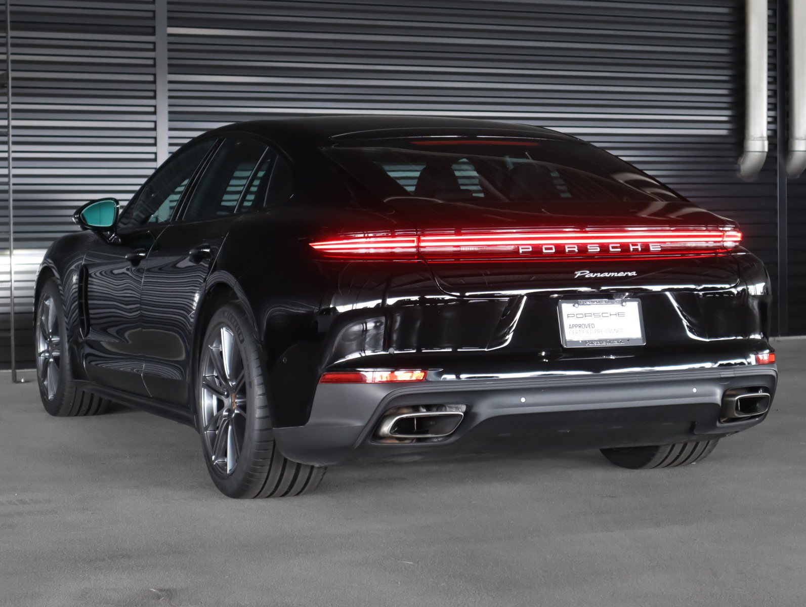 Used 2025 Porsche Panamera RWD image 3
