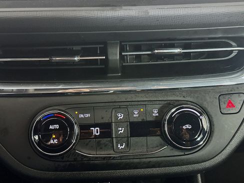 Used 2025 Buick Envista Preferred FWD image 23