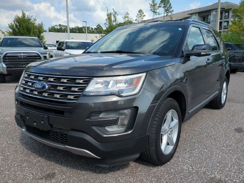 Used 2017 Ford Explorer XLT AWD/4WD image 2