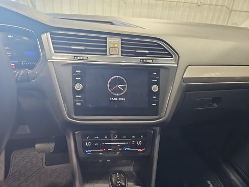 Used 2023 Volkswagen Tiguan SE w/ Panoramic Sunroof Package AWD/4WD image 19