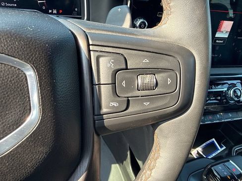 Used 2024 GMC Sierra 1500 AT4 w/ Technology Package AWD/4WD image 17