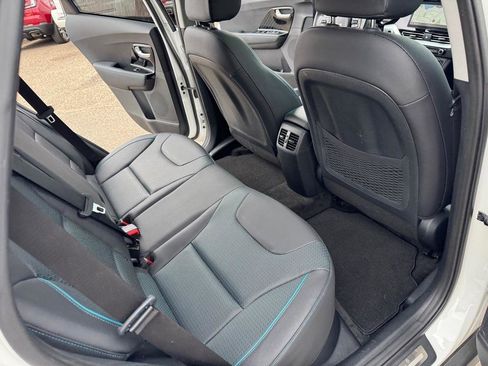 Used 2022 Kia Niro EX Premium FWD image 25