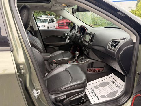Used 2018 Jeep Compass Trailhawk w/ Leather Interior Group AWD/4WD image 27