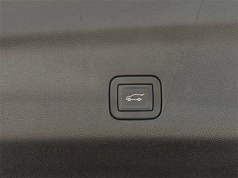 Certified 2025 GMC Yukon Denali image 33