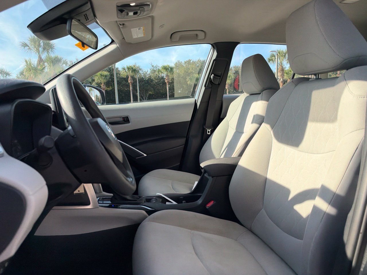 Used 2025 Toyota Corolla Cross L FWD image 6