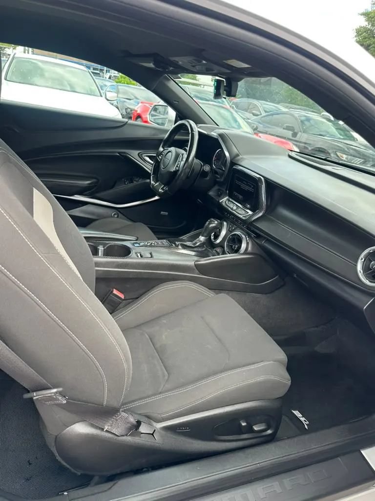 Used 2016 Chevrolet Camaro LT w/ Technology Package RWD image 11