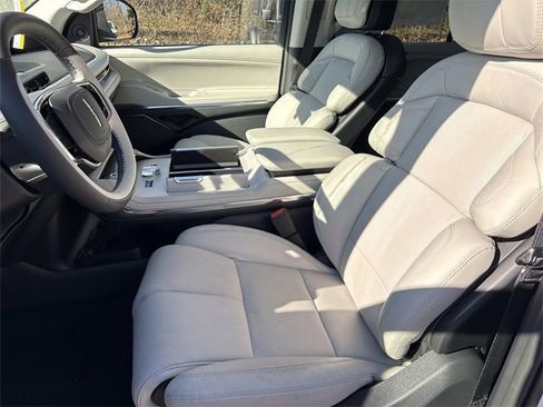 New 2025 Lincoln Navigator L Reserve image 22