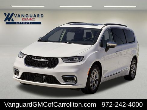 Used 2023 Chrysler Pacifica Limited image 8