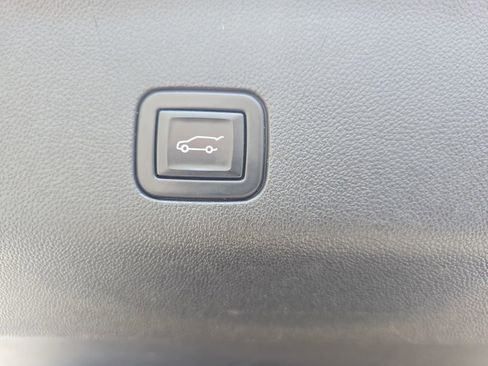 Used 2021 Chevrolet Tahoe Z71 w/ Luxury Package AWD/4WD image 14