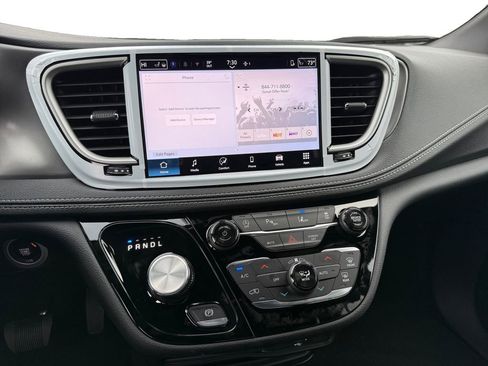 New 2026 Chrysler Pacifica Select image 11