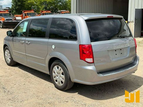 Used 2016 Dodge Grand Caravan SE w/ Quick Order Package 29E SE FWD image 4