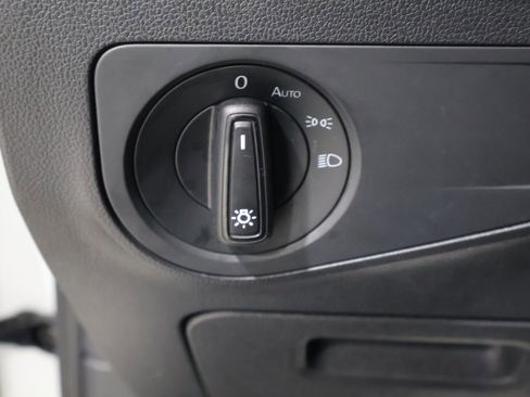 Used 2021 Volkswagen Tiguan S image 32