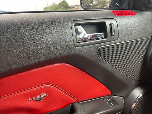 Used 2010 Ford Mustang GT Premium RWD image 29