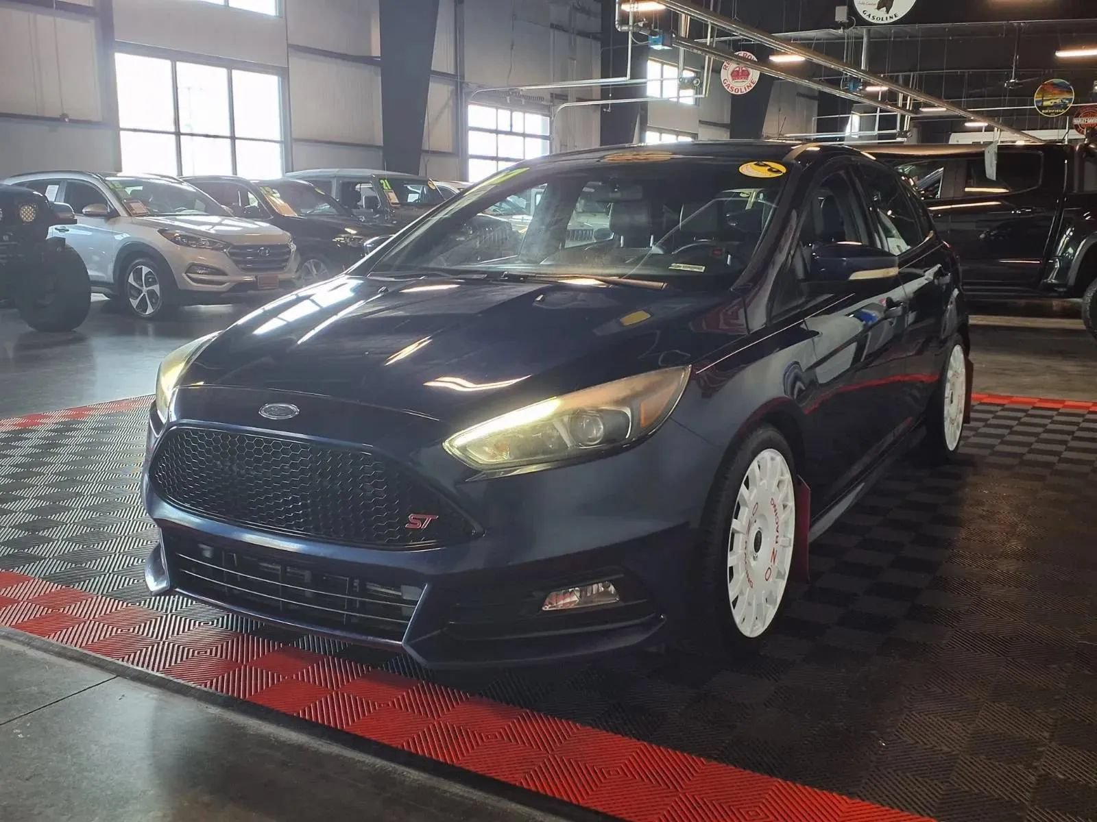 Used 2017 Ford Focus ST w/ Equipment Group 401A FWD image 4