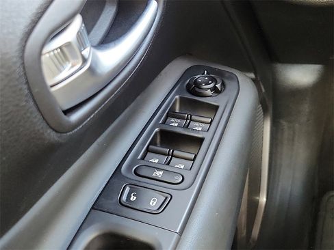 Used 2022 Jeep Renegade Limited image 13