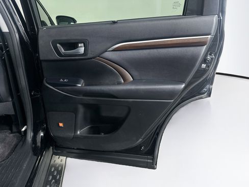 Used 2016 Toyota Highlander Limited FWD image 34