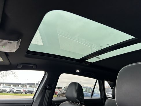 Certified 2025 Volkswagen Atlas Cross Sport SEL image 25