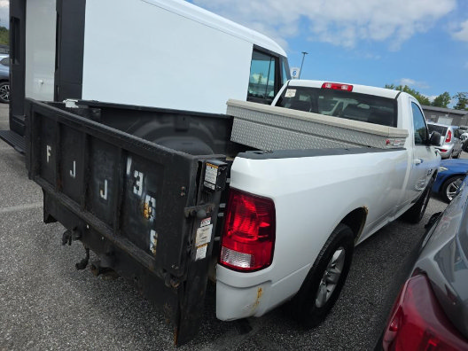 Used 2017 RAM 1500 Classic SLT RWD image 2